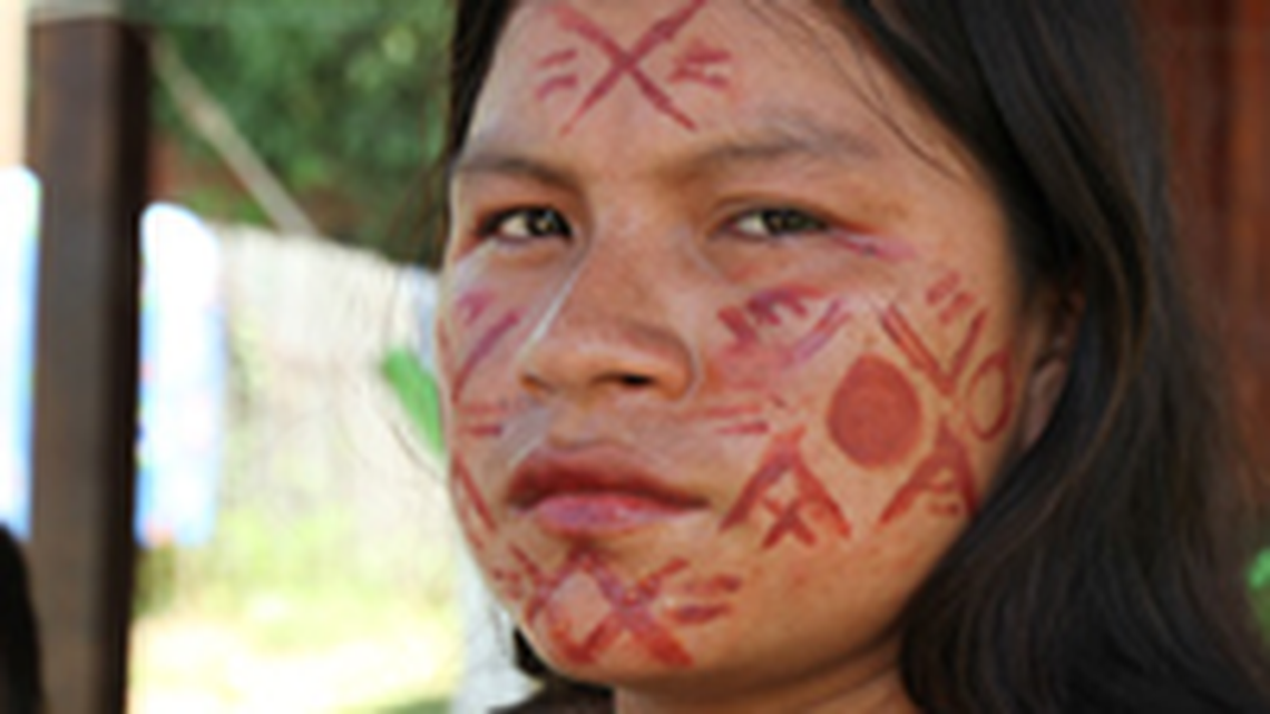 DIANA RIOS es una líder asháninka que pertenece a la comunidad nativa de Alto Tamaya Saweto, ubicada en la Amazonia peruana en la frontera con Brasil.