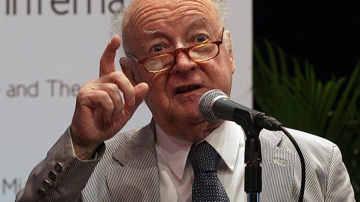 El autor chileno Jorge Edwards presentó una novela y un libro de ensayos en la reciente Feria del Libro de Miami.