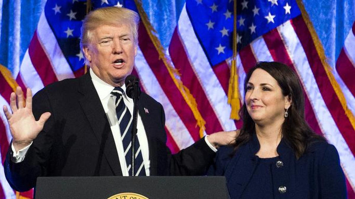 El presidente Donald Trump y Ronna McDaniel, presidenta del Comité Nacional Republicano, en un evento de recaudación de fondos, el 2 de diciembre de 2017 en Nueva York.