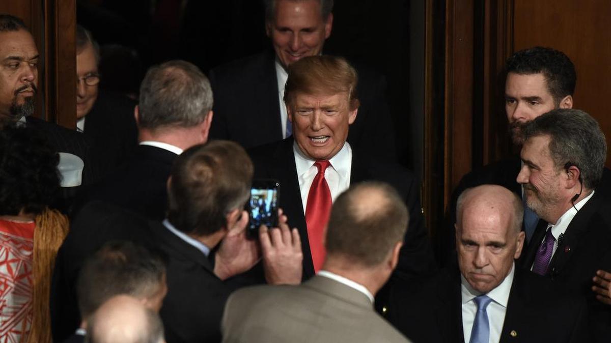 El presidente Donald Trump arriba a la Cámara de Representantes para dar el discurso del Estado de la Unión ante ambas ramas del Congreso, el martes en el Capitolio.