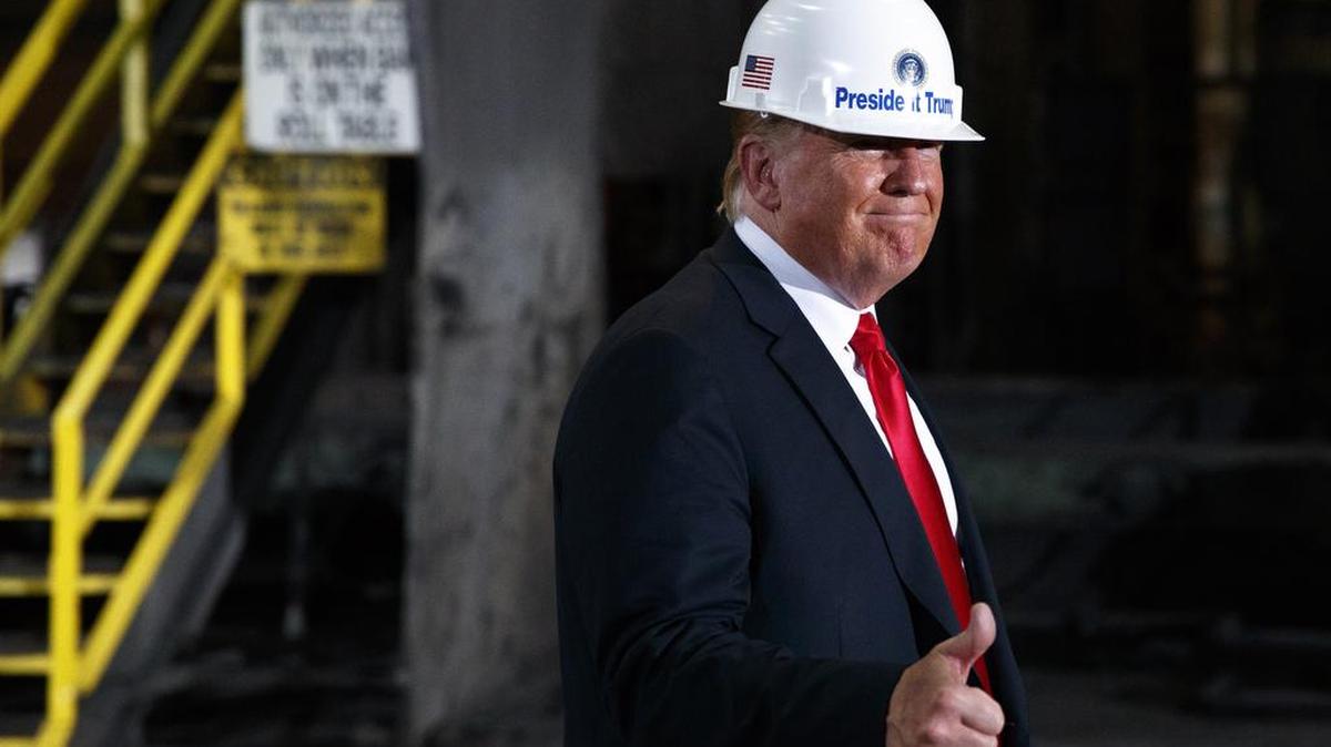 El presidente Donald Trump visita una empresa metalúrgica en Granite City, Illinois, el 26 de julio.