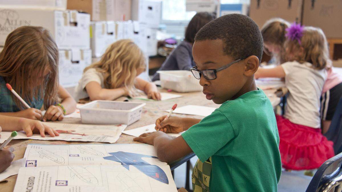 Como represalia, la Legislatura de Florida plantea recortar millones de dólares de las escuelas públicas de Florida por ordenar el uso de mascarillas. Esto es un castigo a los niños. 