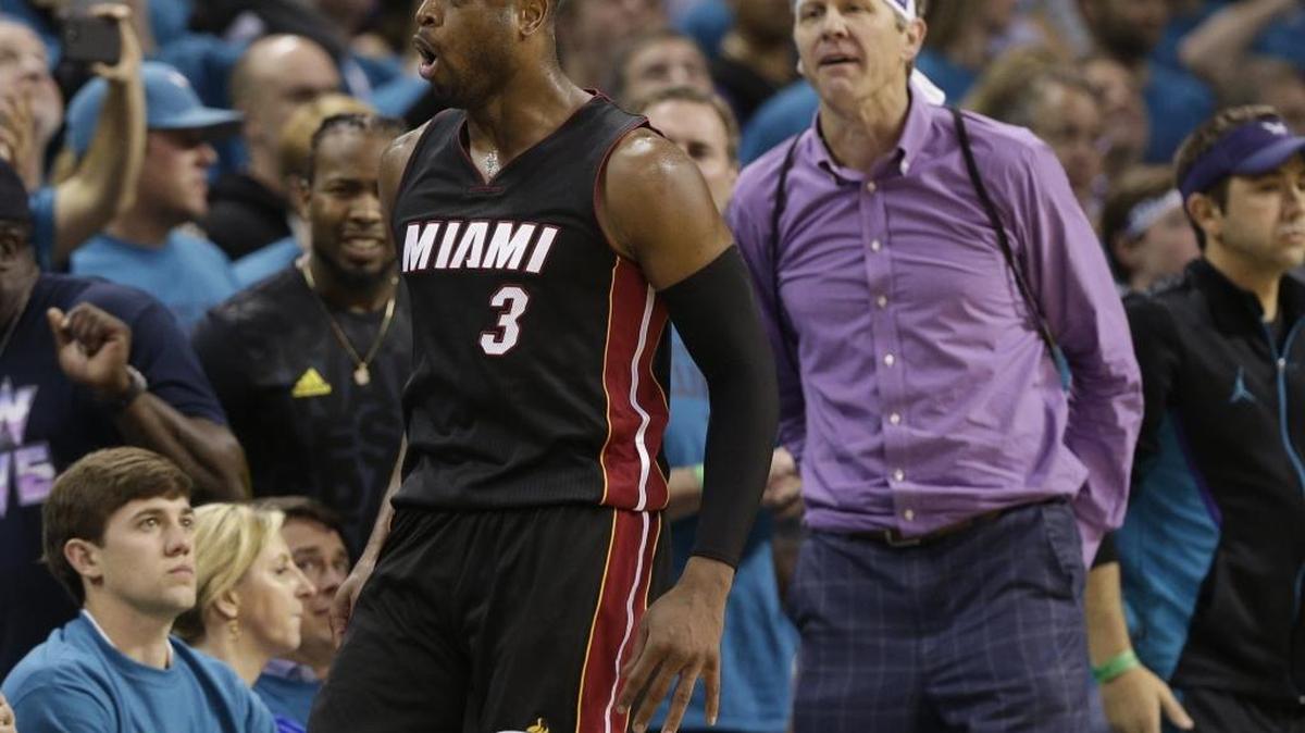 Dwyane Wade en un juego contra los Charlotte Hornets en Charlotte, Carolina del Norte, en abril.