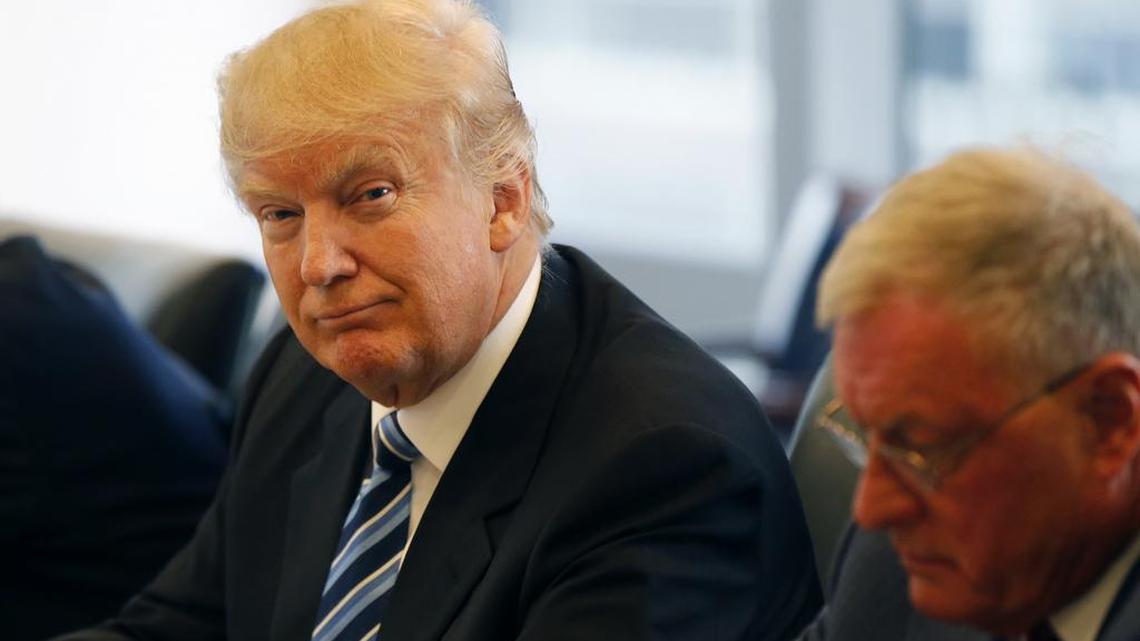 El candidato presidencial republicano Donald Trump participa en un debate sobre seguridad nacional en sus oficinas de la Torre Trump en Nueva York, el miércoles pasado.