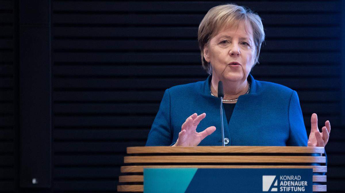 La canciller alemana, Angela Merkel, pronuncia un discurso el 21 de noviembre en en Berlín, en donde cargó contra el nacionalismo egoísta que cree que puede resolver sus problemas de forma unilateral y abogó por la cooperación internacional con beneficios para todos, de la atención a las migraciones al refuerzo de la Unión Europea (UE).