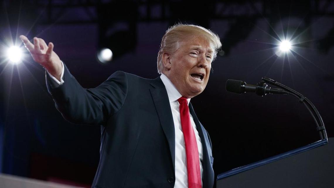 El presidente Donald Trump habla sobre inmigración en la Conferencia de Acción Política Conservadora en Oxon Hill, Maryland, el 23 de febrero.