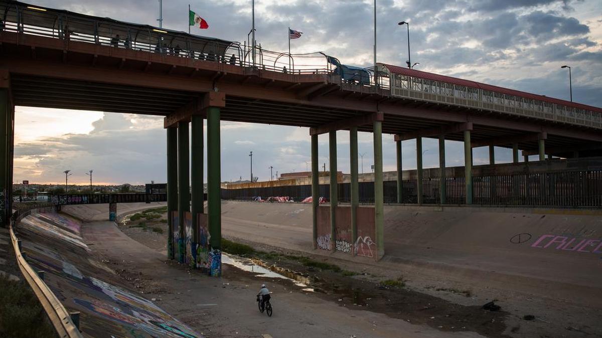 El Puente Internacional Paso del Norte conecta a Ciudad Juárez, México, y El Paso, Texas.