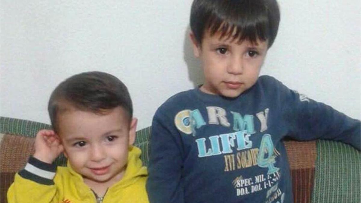 
Aylan Kurdi (izq.) y su hermano Galip perecieron con su madre, Rehan, cuando se volcó la embarcación en que viajaban a Grecia.
