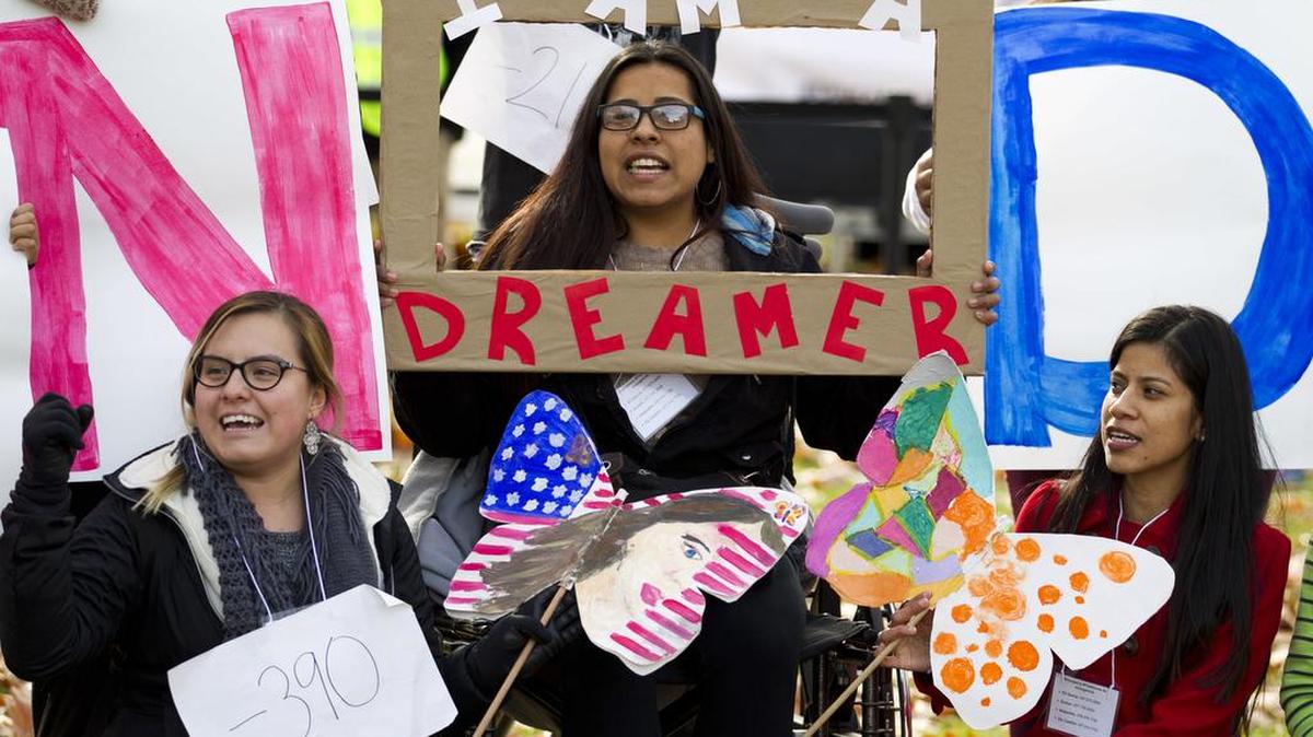 Manifestantes corean consignas en un acto en defensa de la Ley de Acción Diferida para los Llegados en la Infancia (DACA) en Washington, el 6 de diciembre.