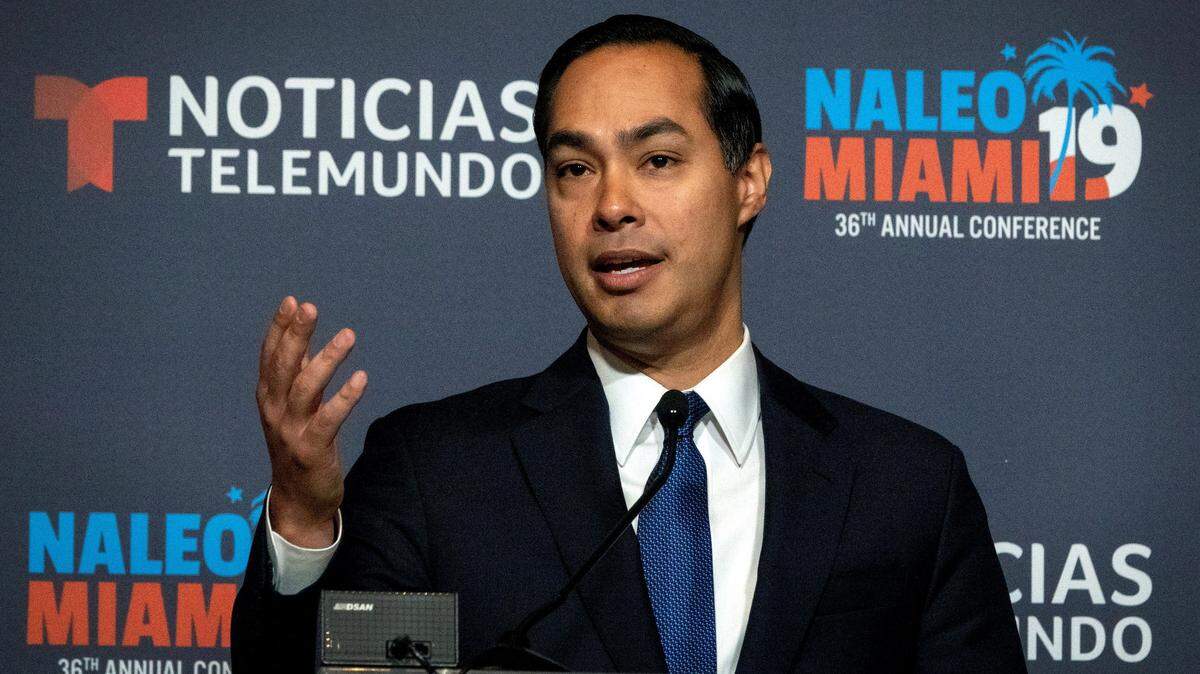 El ex secretario de Vivienda y Desarrollo Urbano, Julián Castro, participa en la 36 conferencia anual de la Asociación Nacional de Funcionarios Latinos Electos (NALEO), el viernes, 21 de junio de 2019, en Miami. Castro y 19 demócratas aspiran obtener la nominación presidencial de su partido y estarán en Miami el miércoles 26 y jueves 27 de junio para realizar dos debates.