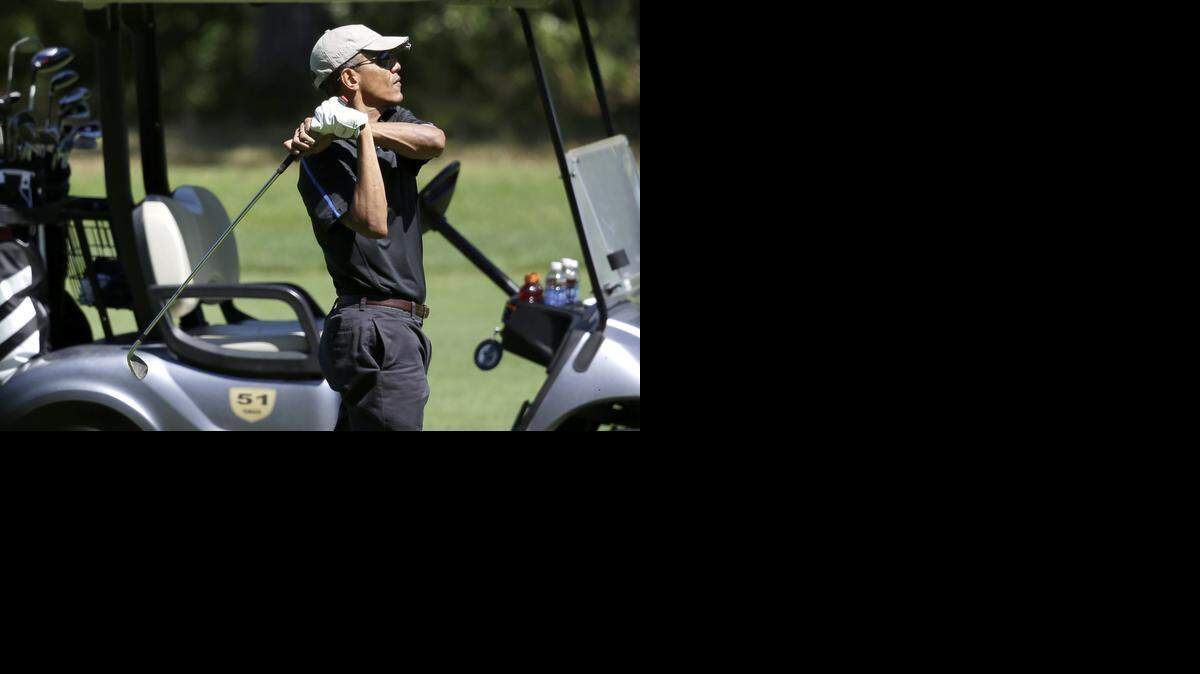 
El presidente Barack Obama juega al golf en la isla de Martha’s Vineyard, en agosto. Varios clubes de golf del condado de Westchester, en Nueva York, le negaron la entrada al Presidente alrededor del Día del Trabajo.
