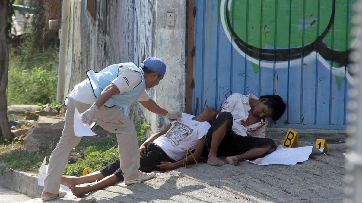 Dos personas fueron asesinadas por un atacante no identificado en Acapulco, México, el 17 de abril.