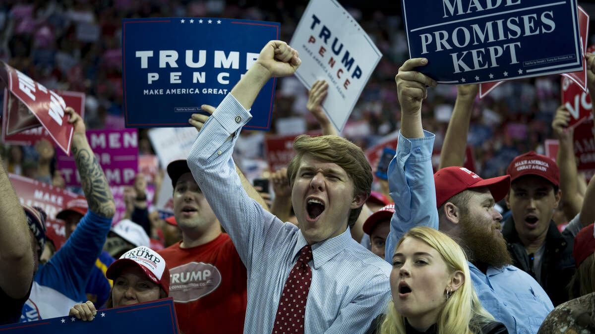 Simpatizantes del presidente Donald Trump participan en un acto de apoyo al senador republicano Ted Cruz, el 22 de octubre en Houston, Texas.