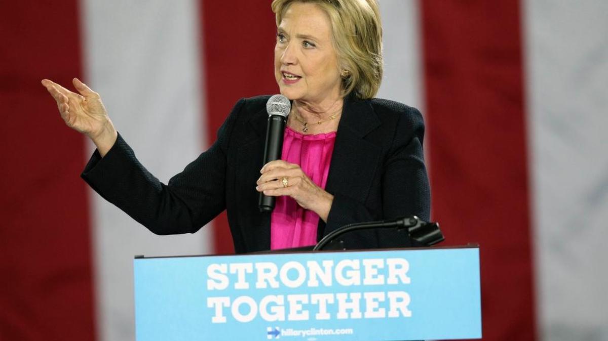 La candidata presidencial demócrata Hillary Clinton habla en la Universidad del Sur de la Florida en Tampa, el martes pasado. Hillary quiere mejorar el tratamiento de los problemas mentales.