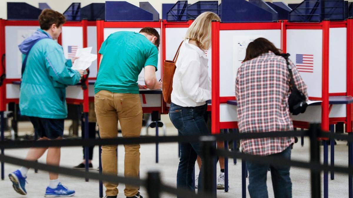 Se estima que los votantes latinos jugarán un papel importante en las elecciones legislativas de noviembre, pero su participación en procesos electorales no presidenciales suele ser baja.
