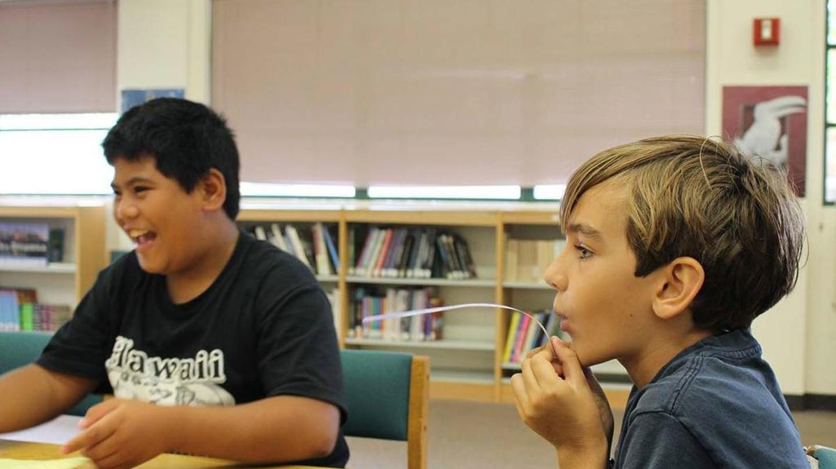 Los libros deben servir al estudiante y a los maestros, que trabajan con ellos con frecuencia. Actualmente, no es el personal docente sino los admistradores los que hacen la selección de los textos.