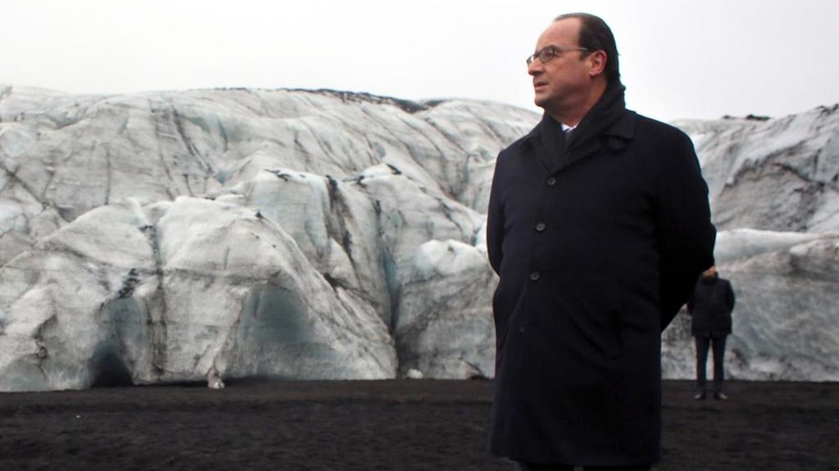 El presidente de Francia, François Hollande, visita en Islandia el glaciar Solheimajokull, donde el hielo se ha retirado más de media milla. Este diciembre, la ONU lleva a cabo en París una reunión sobre el cambio climático.