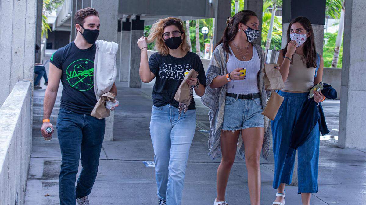 Welcome Back Fall students at Kendall campus on October 1, 2020