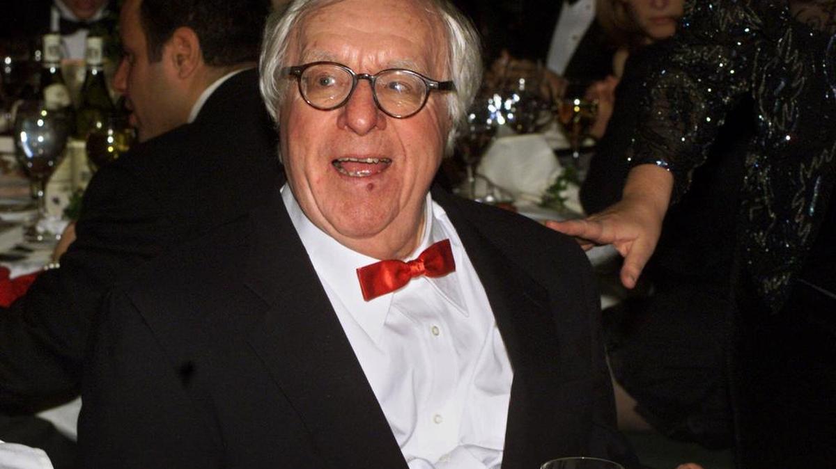 El autor de ciencia-ficción Ray Bradbury escribió la famosa distopia Fahrenheit 451.