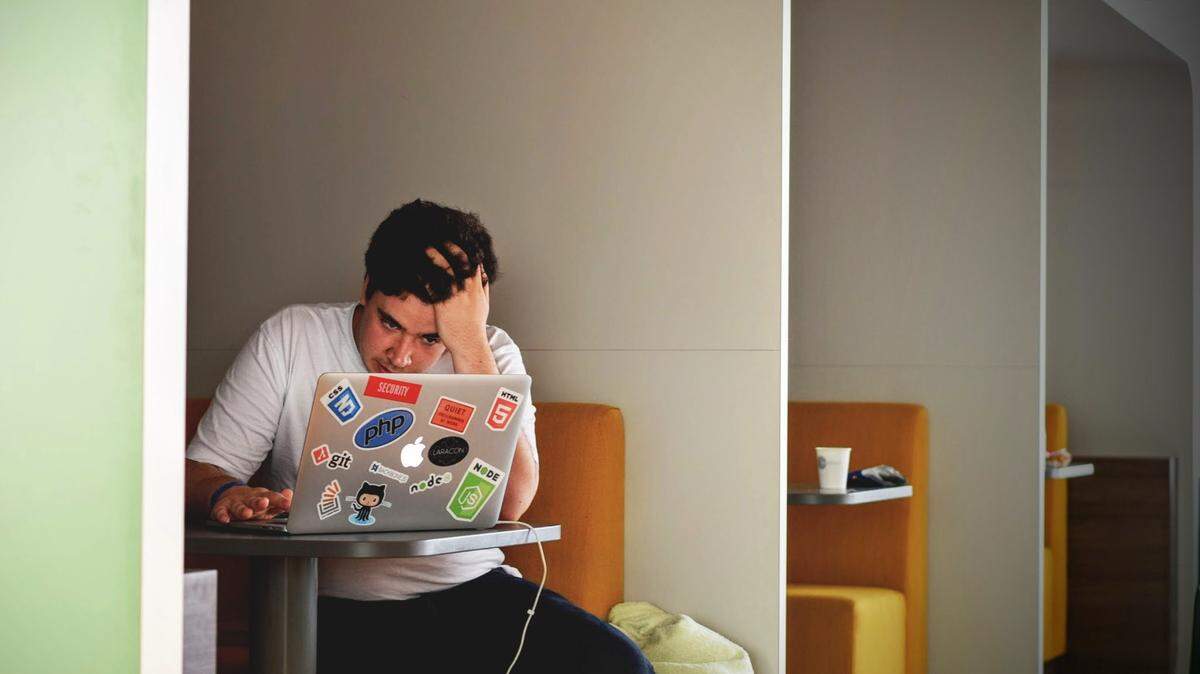 No tener trabajo es una situación difícil y estresante. Por eso es importante reconocer esas emociones, al mismo tiempo que mantenemos la motivación para seguir en la búsqueda.  