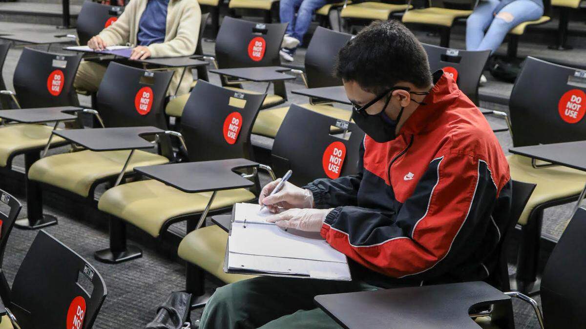 Students at Kendall Campus on the second week of Spring Semester during COVID19 on January 12, 2021