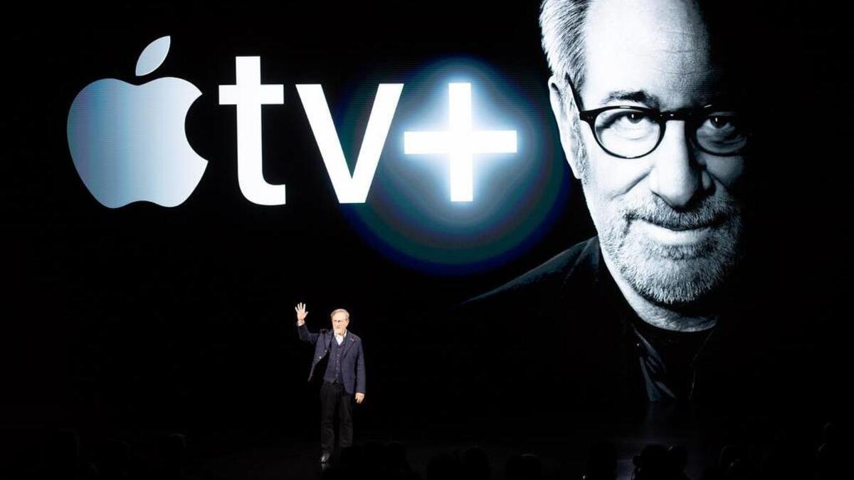 El legendario cineasta Steven Spielberg criticó que las películas de Netflix fueran nominadas al Oscar, pero después aclaró sus comentarios. En la foto, Spielberg participa en el lanzamiento de Apple tv+, el 25 de marzo.