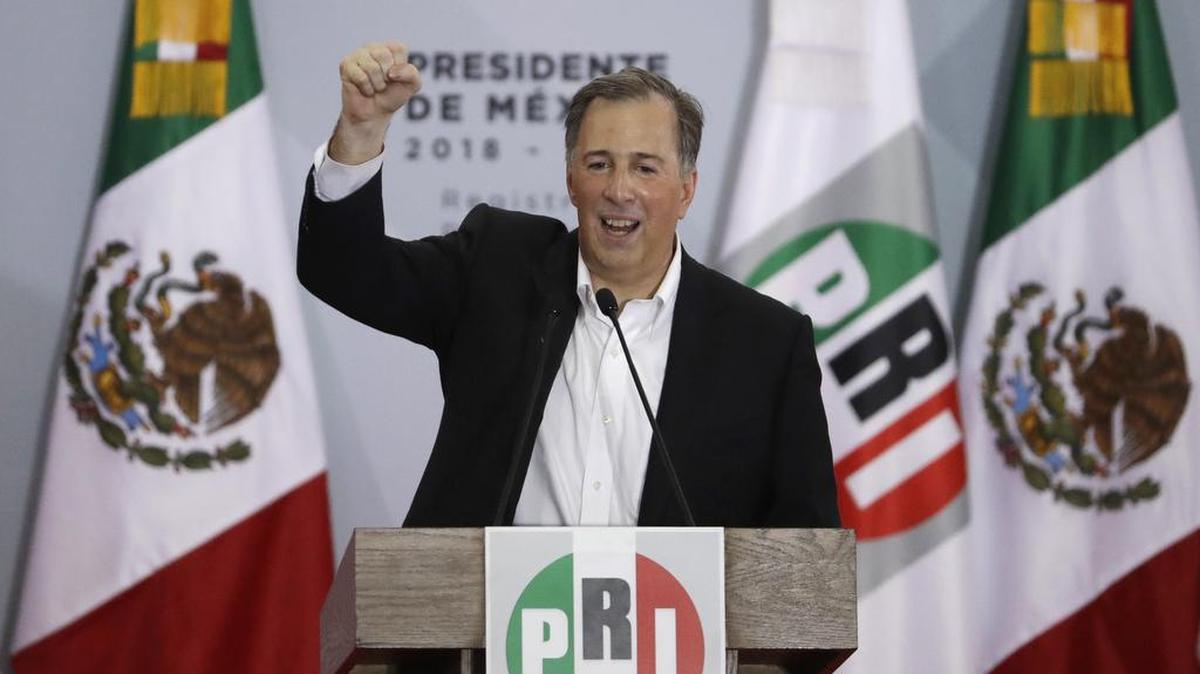 José Antonio Meade es el elegido por el presidente de México, Enrique Peña Nieto, como candidato del partido oficialista para las elecciones del año próximo.