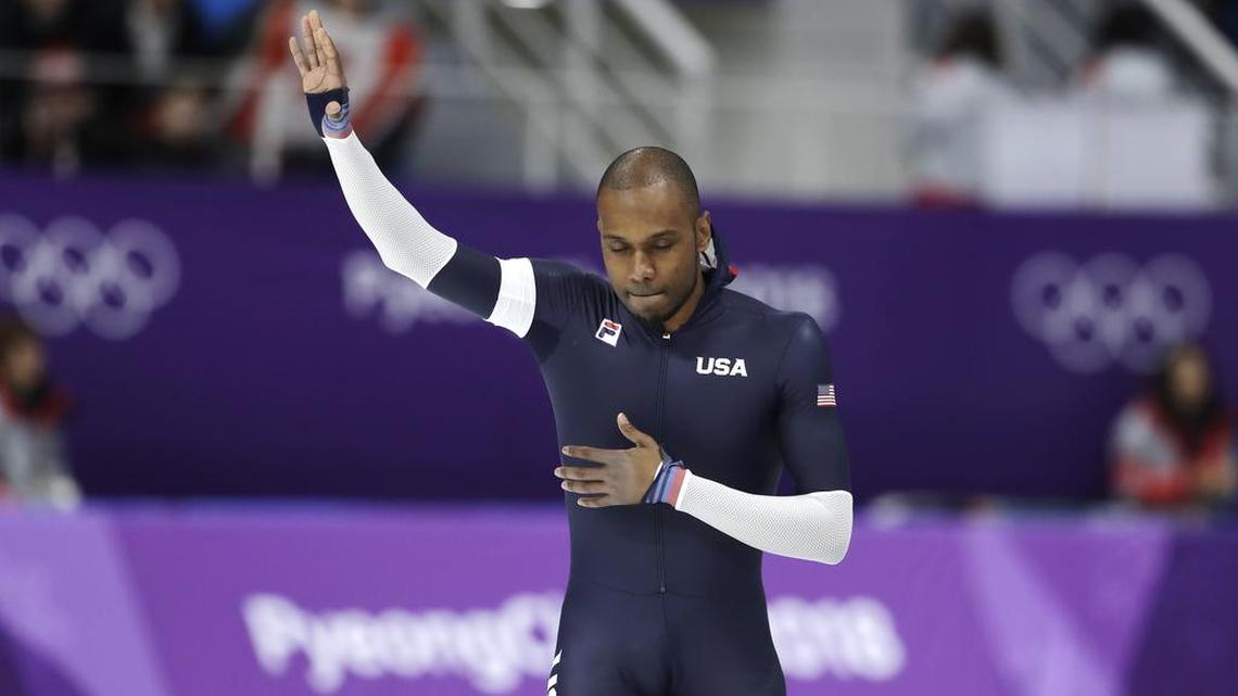 El patinador de hielo norteamericano Shani Davis se negó a participar en la ceremonia de apertura de las Olimpíadas de Invierno de 2018 en Corea del Sur, en febrero.