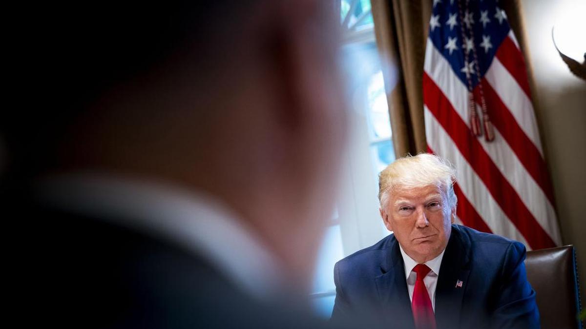 Donald Trump sabe que ningún presidente ha perdido la reelección en tiempos de guerra. Así es que está fabricando una, con Irán, escribe la analista Rosa Townsend.