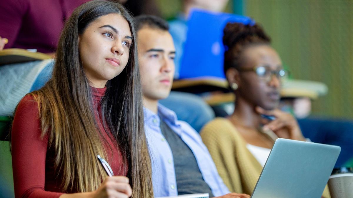 La cifra de estudiantes extranjeros en Estados Unidos ha disminuido 42% desde que Donald Trump asumió la presidencia.