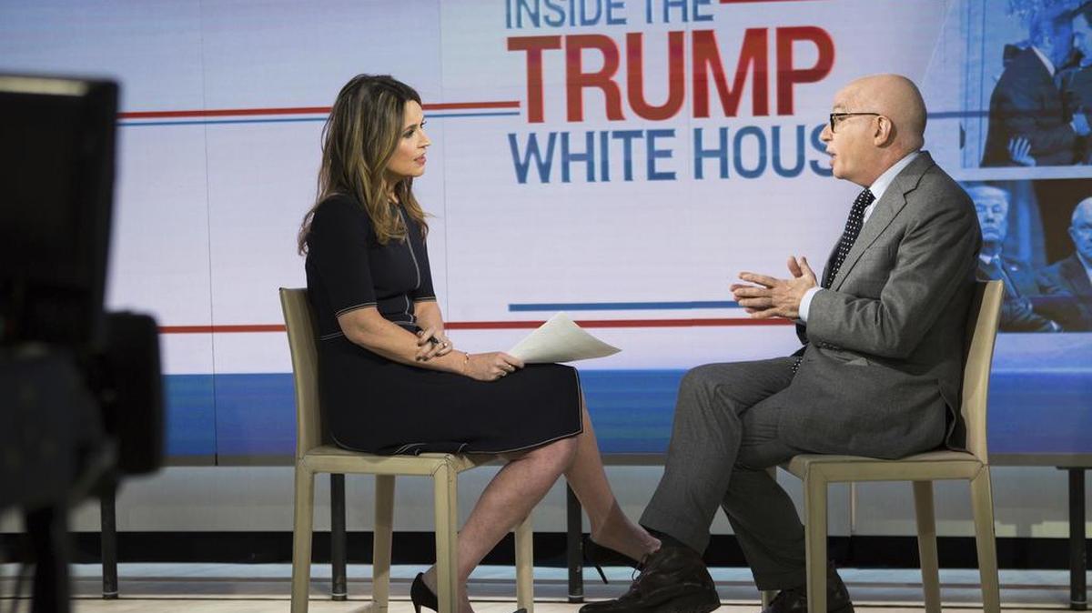 La presentadora de NBC Savannah Guthrie entrevista en Nueva York a Michael Wolff, autor del libro “Fire and Fury: Inside the Trump White House”, el 5 de enero.