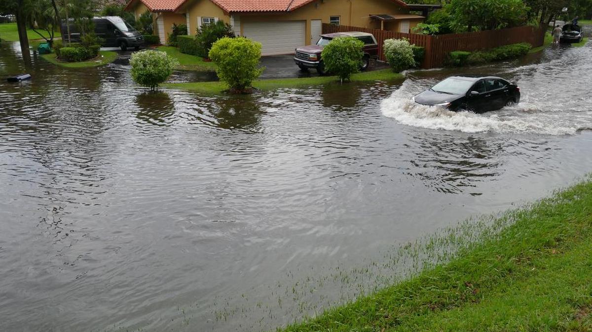 
Inundación en el área de The Village of Kings Creek Condos, en el southwest de Miami en septiembre del 2015.
