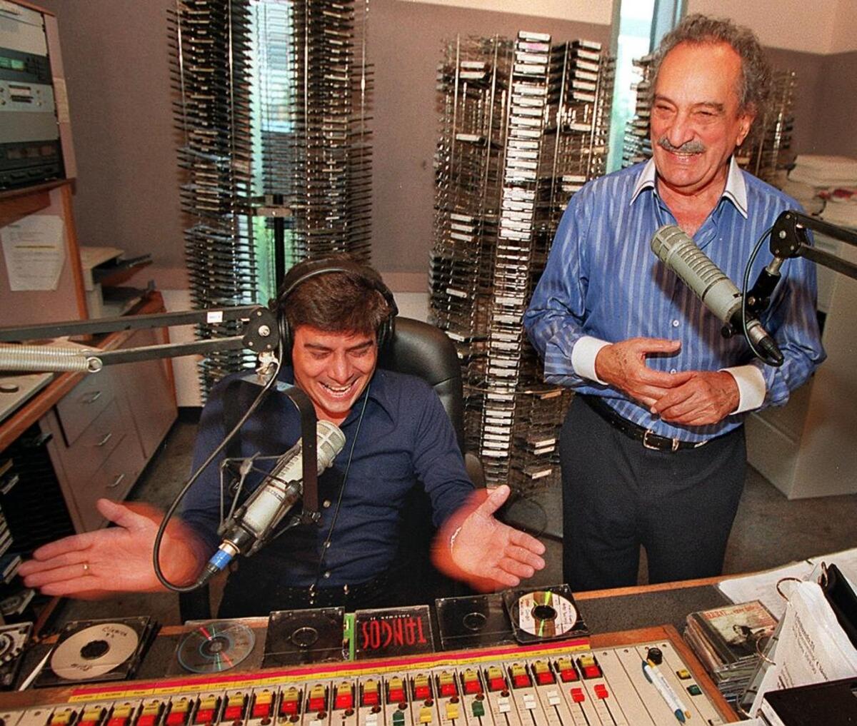 Adrián Mesa compartió micrófonos con el recordado humorista cubano Guillermo Álvarez Guedes durante muchos años.