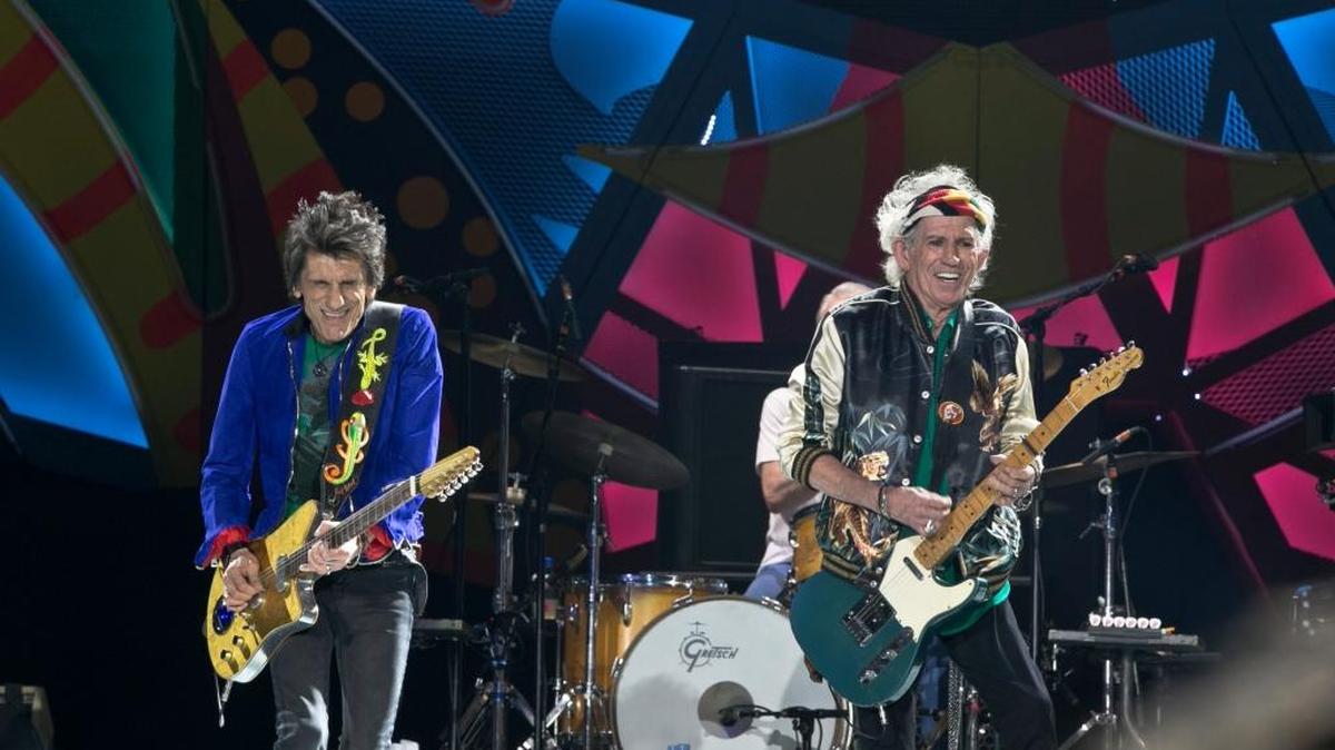 Keith Richards (der.) y Ron Wood en el concierto de los Rolling Stones en La Habana, el viernes 25 de marzo.