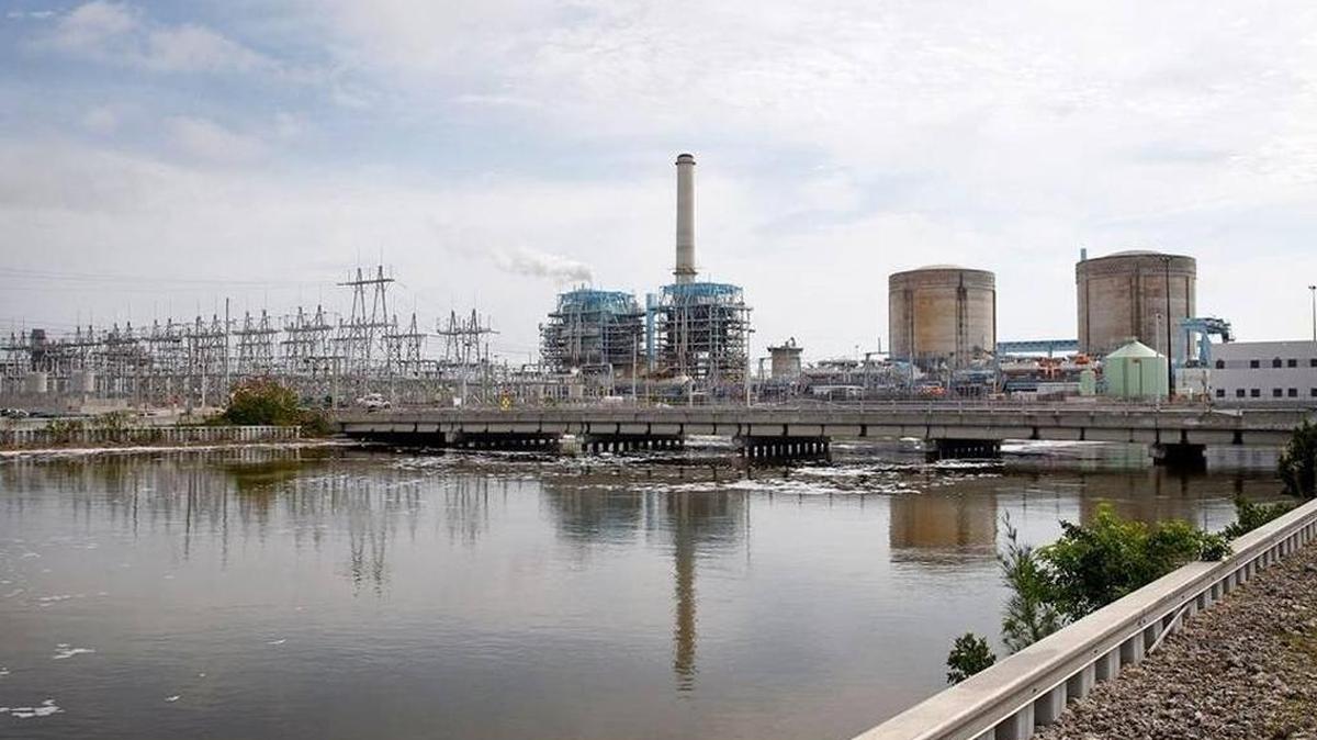 La planta nuclear de Turkey Point en el sur de la Florida tiene problemas con los canales de enfriamiento, que contribuyen a la salinización de la Bahía de Biscayne.