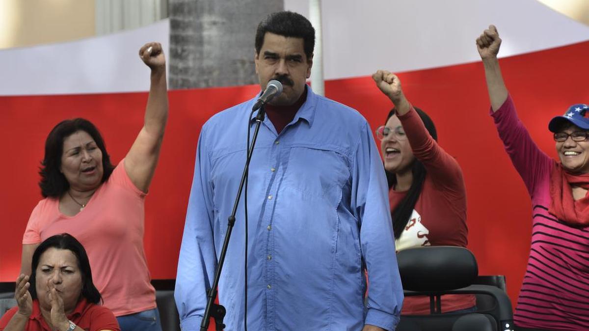 El presidente de Venezuela, Nicolás Maduro, habla en una concentración por las mujeres y la paz celebrada en el Palacio de Miraflores, en Caracas, el martes pasado.