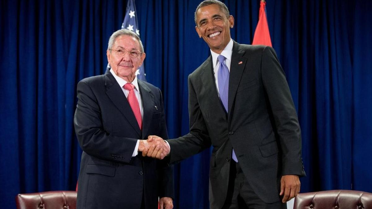 El presidente Barack Obama y el gobernante cubano Raúl Castro en una reunión bilateral el 29 de septiembre del 2015, en la sede de Naciones Unidas.