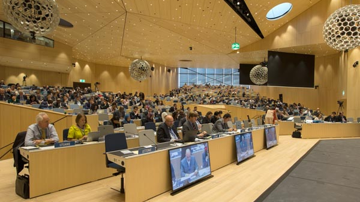 Una reunión reciente de la Organización Mundial de la Propiedad Intelectual de la ONU (OMPI). Según cifras recientes de la Organización, el número de solicitudes de patentes internacionales de nuevos inventos presentadas por países latinoamericanos en el 2015 permaneció prácticamente igual que en el 2014.