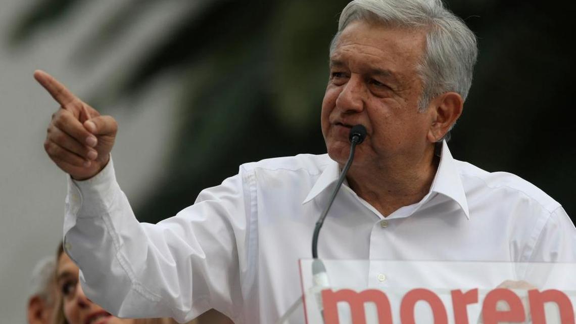 El candidato a la presidencia de México en el 2018 Andrés Manuel López Obrador, líder de MORENA, en un evento en el Monumento a la Revolución, en Ciudad de México, el 9 de abril.
