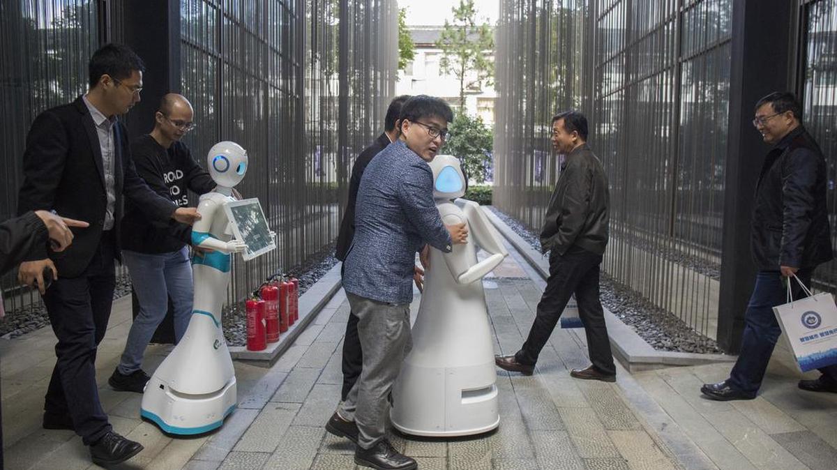 Robots alimentados por inteligencia artificial en la Conferencia Mundial de Internet en Wuzhen, China, el 18 de noviembre de 2018. Beijing reveló un plan en julio de 2017 para convertirse en el líder mundial en inteligencia artificial.