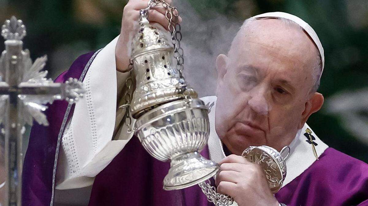 El Papa Francisco durante la misa del Miércoles de Ceniza en la Basílica de San Pedro en el Vaticano el 17 de febrero de 2021.