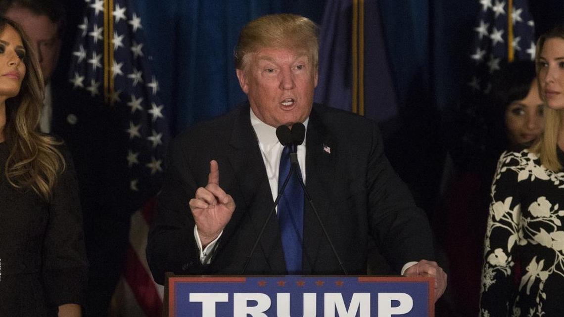 Donald Trump, precandidato republicano, habla en un evento durante las primarias en Manchester, Nuevo Hampshire, el martes 9 de febrero.