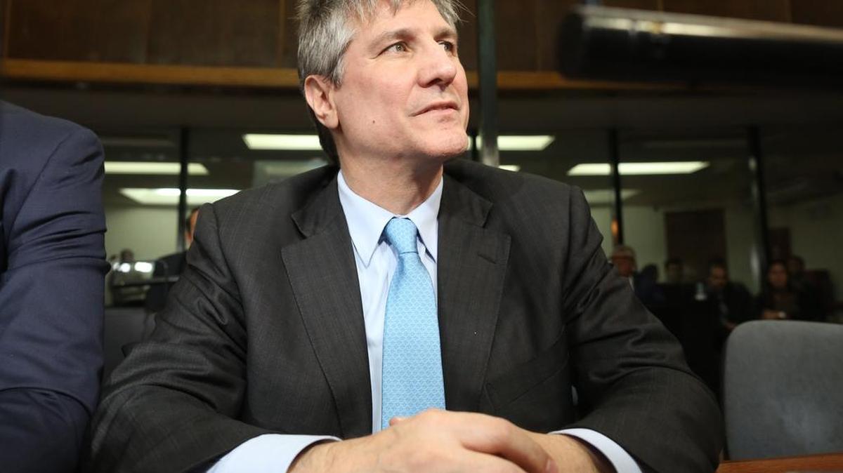 El ex vicepresidente argentino Amado Boudou espera el veredicto del juicio en su contra en Buenos Aires, el 7 de agosto. Fue sentenciado a cinco años y 10 meses de cárcel.