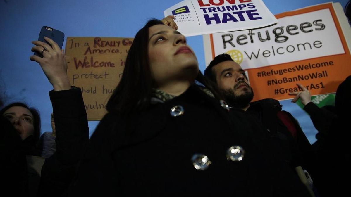 Activistas protestas frente a la Casa Blanca por la segunda orden ejecutiva del presidente Trump que prohíbe la entrada de inmigrantes de seis país de mayoría musulmana, el 6 de marzo.