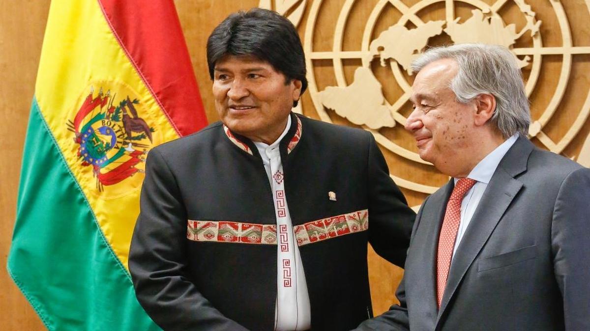 El mandatario boliviano Evo Morales Ayma (izq.) y el secretario de Naciones Unidas, António Guterres (der.), el 28 de septiembre en la sede de Naciones Unidas.