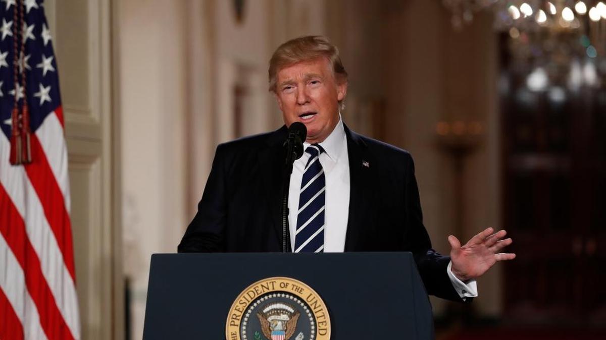 El presidente Donald Trump habla en la Sala Este de la Casa Blanca el 31 de enero.