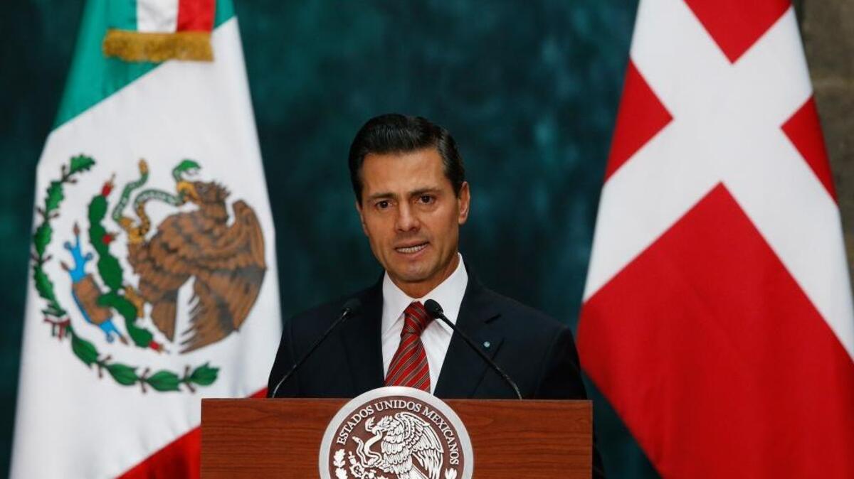 El presidente de México, Enrique Peña Nieto, habla en el Palacio Nacional el 3 de abril.