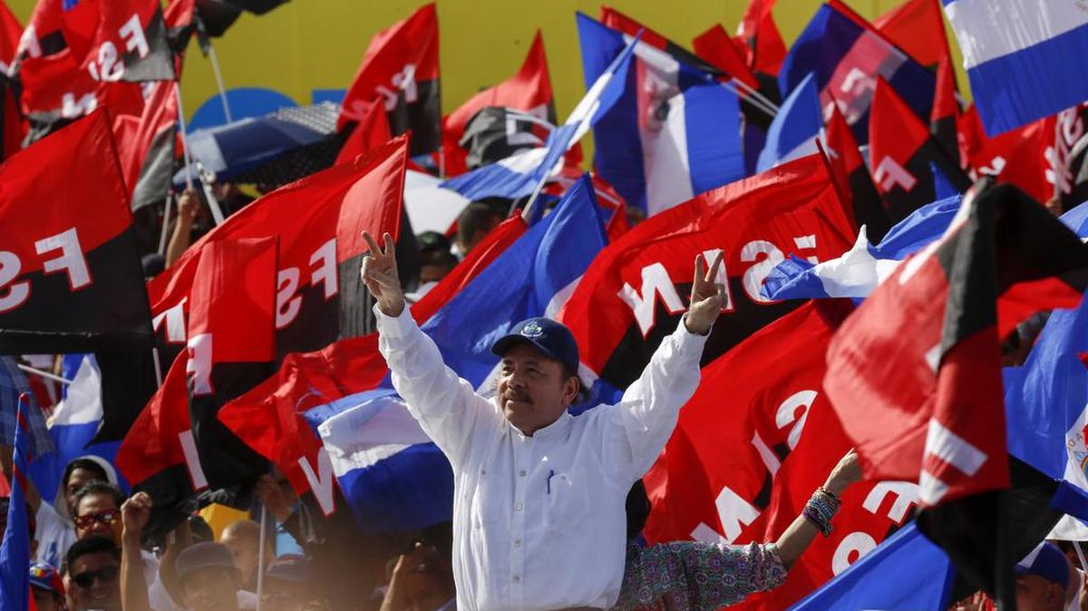 El presidente de Nicaragua, Daniel Ortega, llega a una concentración en Managua el 19 de julio por el 39 aniversario de la victoria sandinista contra la dictadura de Anastasio Somoza.