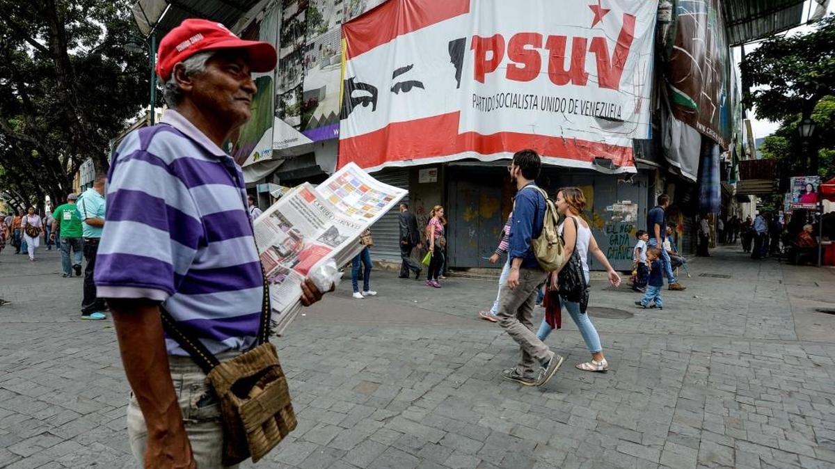 Propaganda electoral para las elecciones legislativas del domingo 6, en Caracas.