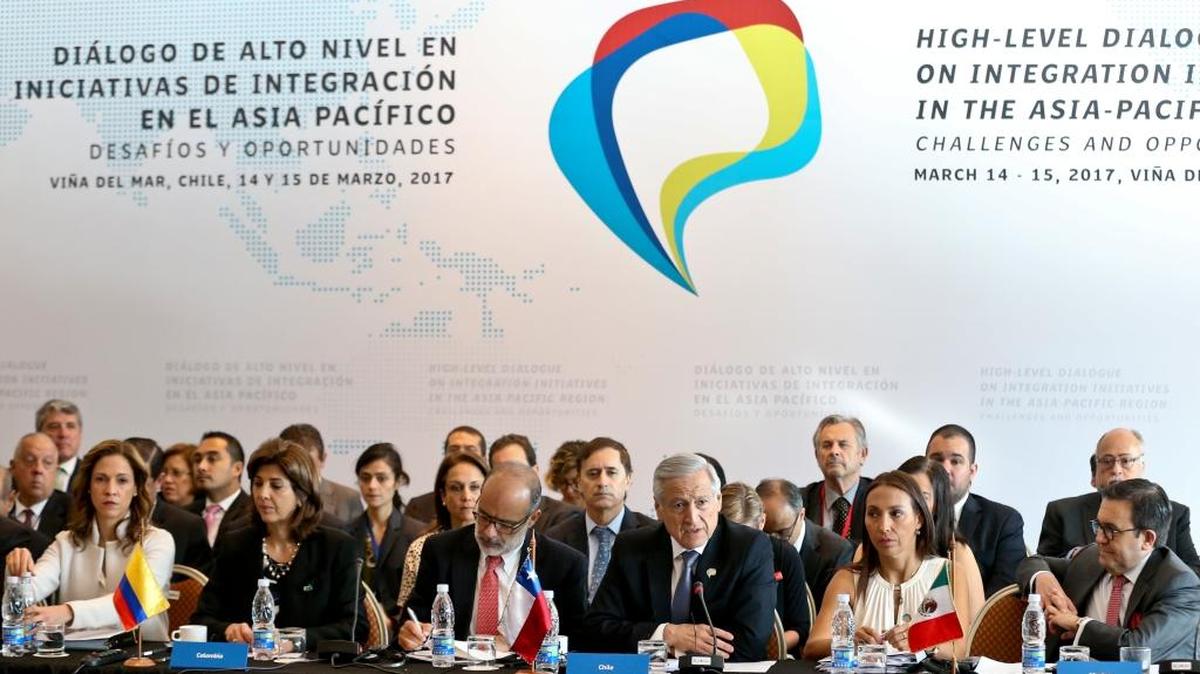 El canciller chileno Heraldo Muñoz habla durante un encuentro de países latinoamericanos con China y otros países asiáticos en la ciudad chilena de Viña del Mar, el 15 de marzo.